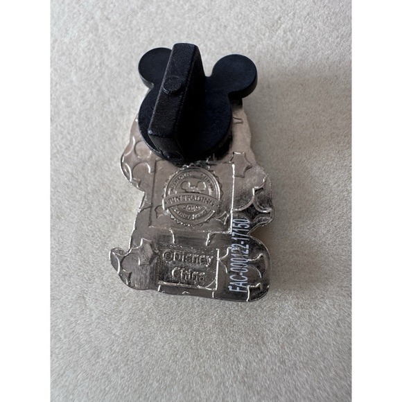 Disney Pin #74240 Cute Characters Mickey Mouse and Friends Chip Hidden Mickey - Picture 2 of 2